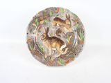 une assiette sur laquelle est représentée une image de deux lapins