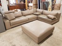 LIGNE ROSET - Large canapé d'angle en cuir gris taupe et son…