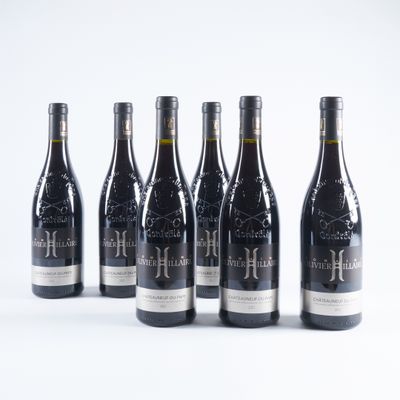 six bouteilles de vin sont alignées sur une surface blanche