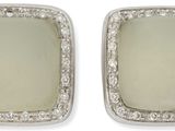 une paire de boucles d'oreilles en jade blanc et diamants