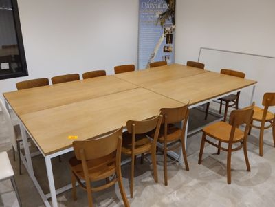 many chairs around a table in a room