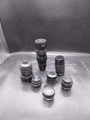 a lot of camera lenses that are sitting on a table