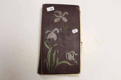 un livre sur lequel figure l'image d'une fleur