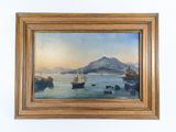 une peinture à l'huile représentant un bateau sur un plan d'eau, avec une montagne en arrière-plan