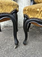 Paire de chaises médaillon en bois noirci garnies de tissus … (photo 4)