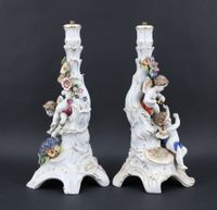 Paire de flambeaux en porcelaine polychrome de style rococo … (photo 5)