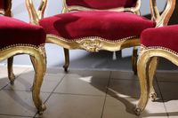 Ensemble de trois fauteuils en bois mouluré, sculpté et doré… (photo 2)