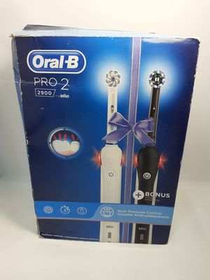 La boîte de la brosse à dents électrique est ouverte et prête à l'emploi
