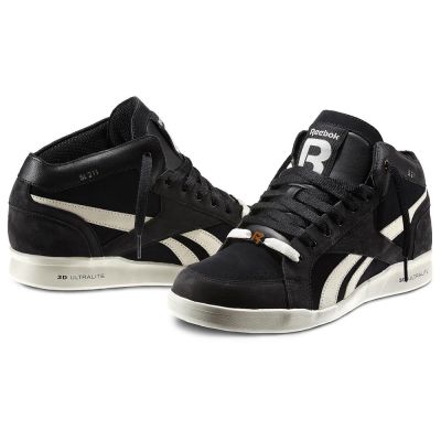 baskets montantes noires et blanches sur fond blanc
