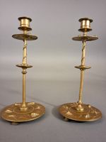 Paire de bougeoirs en bronze doré à décor naturaliste en rel… (photo 5)