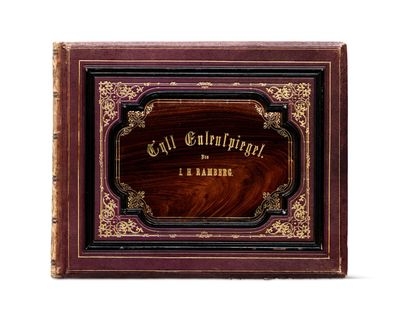 un vieux livre avec une couverture en bois et des lettres dorées