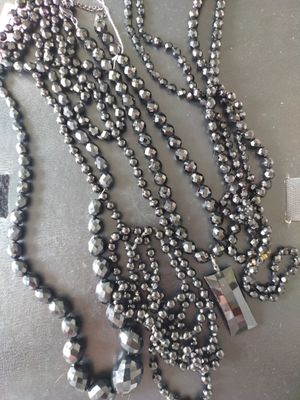 Collier et pendentif rectangulaire en verre noir facetté