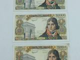 trois billets différents sur lesquels figurent les portraits d'un homme et d'une femme
