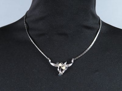 gros plan d'un collier sur un mannequin mannequin mannequin mannequin mannequin mannequin mannequin mannequin mannequin