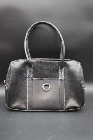 LANCEL – Sac en cuir noir. État d’usage 