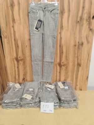 Lot de 20 jeans femme en denim gris, coupe ajuste prs du c…