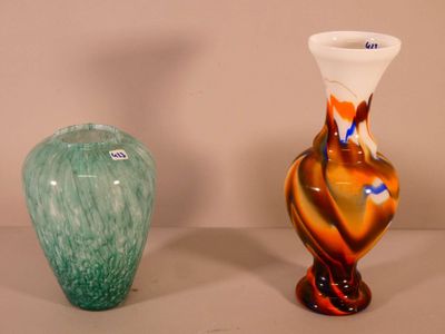 Vase en verre à décor marmoréen vert dans l'esprit de Clichy… - Photo 1