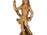 une image représentant une statue d'un homme tenant une banane