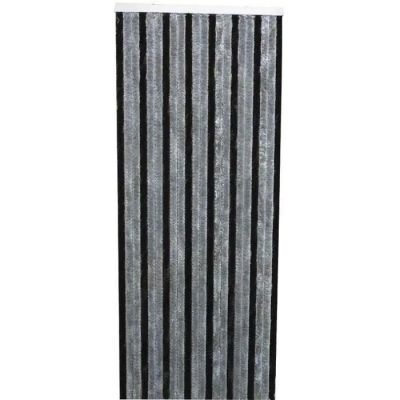 une serviette rayée noir et blanc sur fond blanc