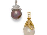 une paire de pendentifs en perles et diamants
