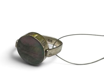 bague en argent massif avec incrustation de nacre