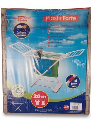 Le séchoir à linge pliable en plastique se trouve dans l'emballage