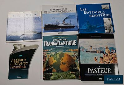 de nombreux livres qui se trouvent ensemble sur la table