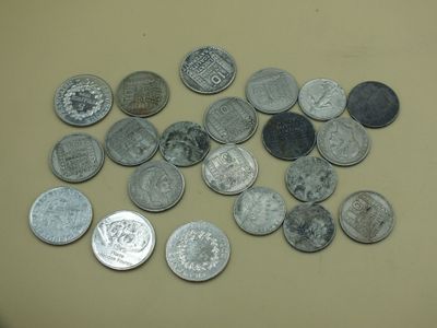 Lot de vingt et une pièces nickel et divers comprenant des pièces de c - Photo 1