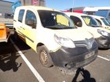 une camionnette jaune garée dans un parking