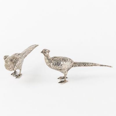 Paire de petits faisans en argent, probablement italiens, ve…