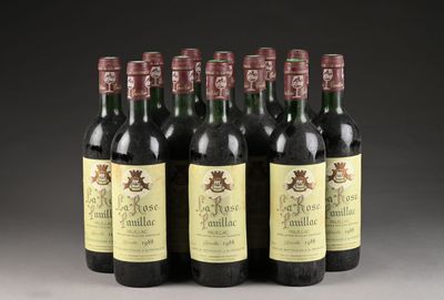 six bouteilles de vin sont alignées dans une rangée