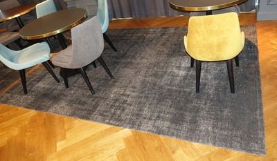 SUR DESIGNATION : Deux tapis gris moiré *** Si pas preneur p…