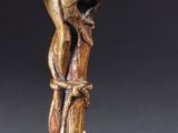 statue en bronze représentant un oiseau perché sur une branche d'arbre
