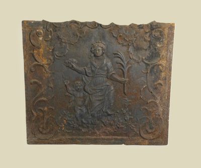 Plaque de cheminée en fonte de forme quandrangulaire à décor…