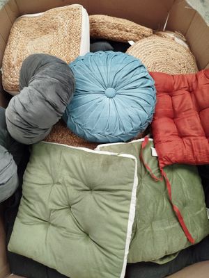 Lot de 90 coussins et assises de chaise - différents modèles