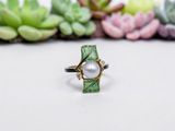 bague en argent sterling ornée d'une perle blanche et de feuilles en émail vert