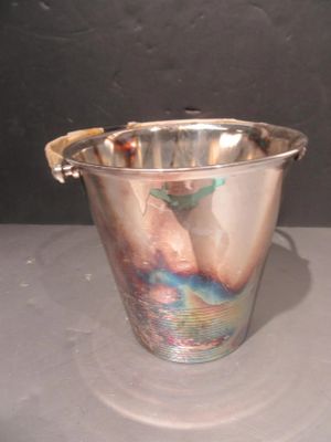 426.64 - Seau A Glacons EN Metal Argente .