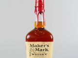 une photo d'une bouteille de whisky « Maker's Mark » posée sur une table