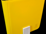 un classeur jaune orné d'un bouton blanc