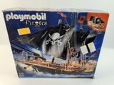 une boîte de Playmobil sur le thème des pirates, avec un bateau pirate représenté dessus