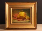 une peinture à l'huile représentant une poire posée sur une table, à côté d'une feuille
