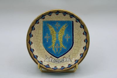an image of a plate with a coat of arms on it