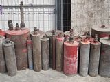 de nombreux types de cylindres alignés les uns à côté des autres