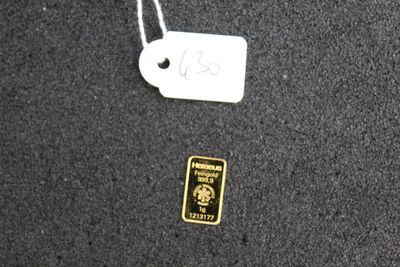 une étiquette fixée à un bagage