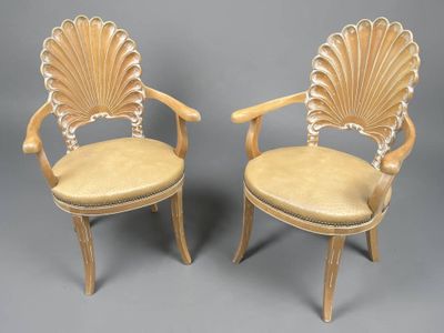 paire de chaises Art déco à dossier en coquillage