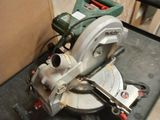 a picture of a circular saw sitting on the floor
