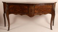 Commode sauteuse de forme galbée toutes faces, en bois de pl…