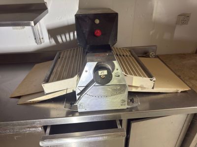 a machine that is sitting on top of a table