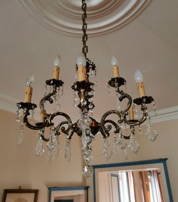 LUSTRE en laiton et pampilles de cristal, à six bras et neuf…