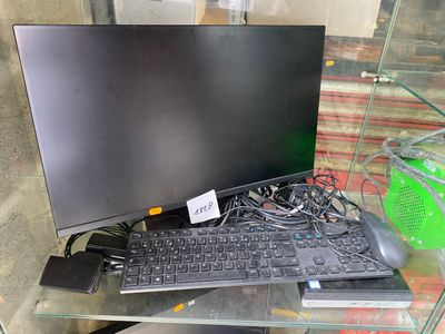 Lot comprenant: unité centrale HP PRODESK, clavier et souris…